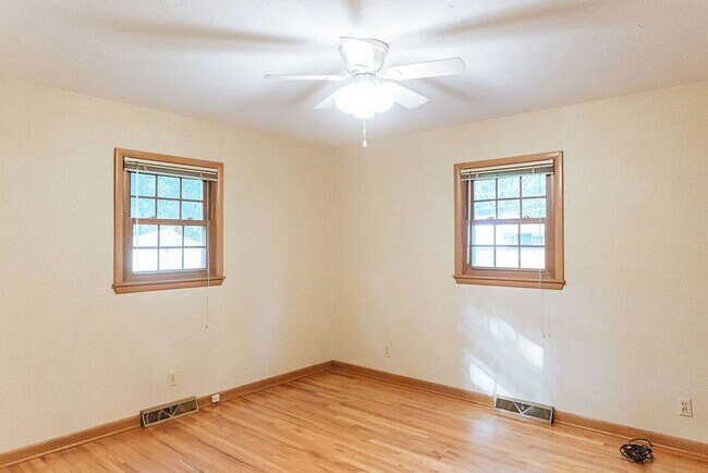 Building Photo - 3 Bed 3 Bath Home