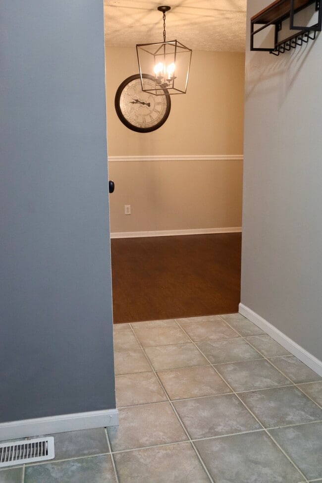 Building Photo - 3866 Lake Cumberland Way