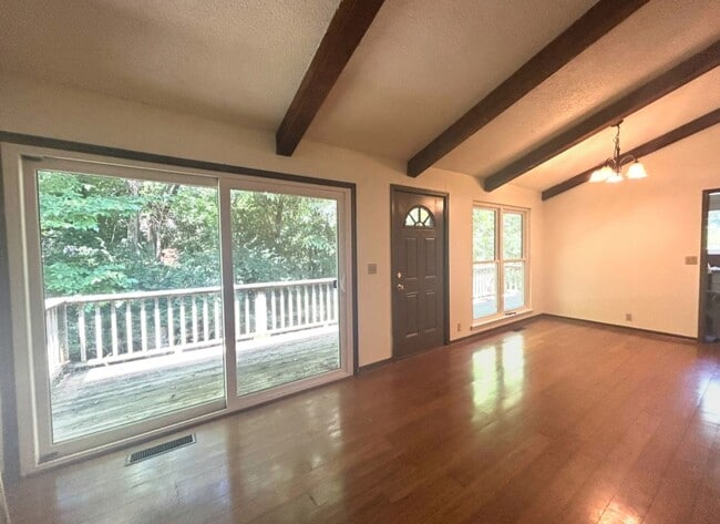 Building Photo - Two Bedroom Cottage Style Home Nestled in ...