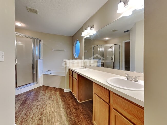 Building Photo - 13966 Summer Breeze Dr