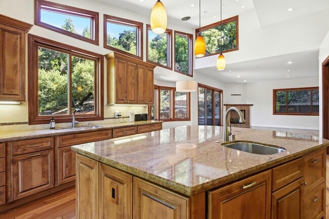 Building Photo - 3911 Pepper Tree Ct