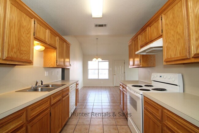 Building Photo - Location Location!!