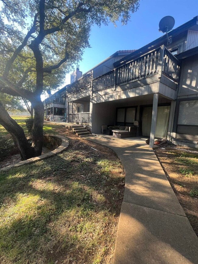 Building Photo - 307 Crestview