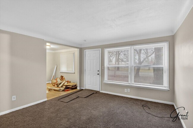 Building Photo - $1050 Charming 2 Bed Home