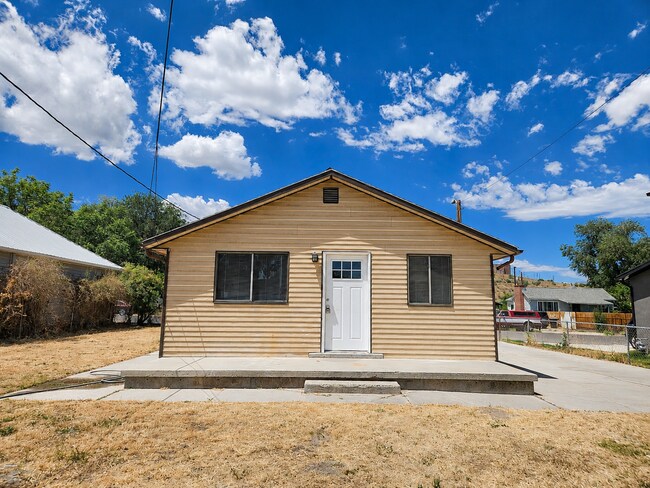 Building Photo - Spacious 4-Bedroom, 2-Bath Home with Updated Interior