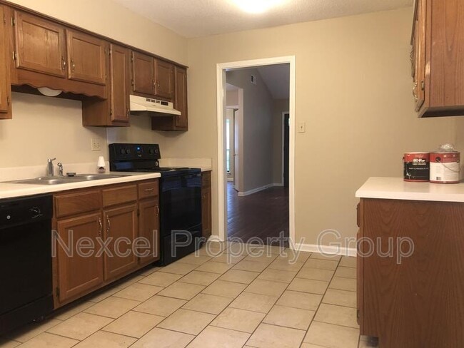 Building Photo - 6813 Maury Dr