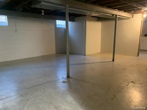 Building Photo - 18313 Oak Ave