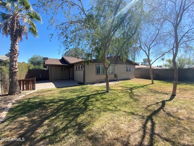 Building Photo - 6728 W Vogel Ave