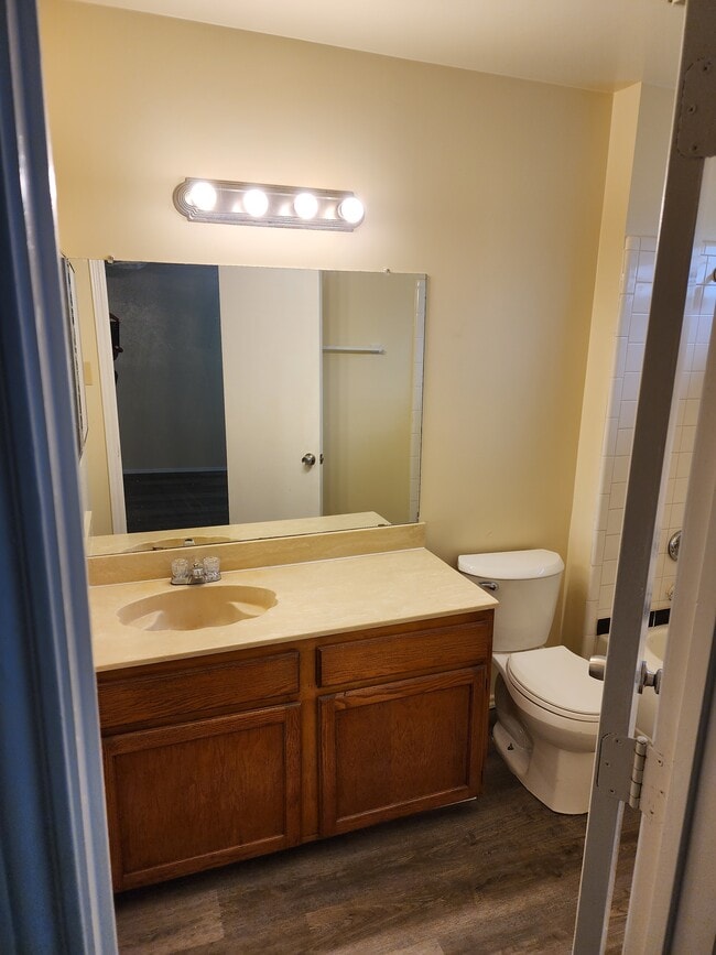 Building Photo - 911 Wellridge Dr