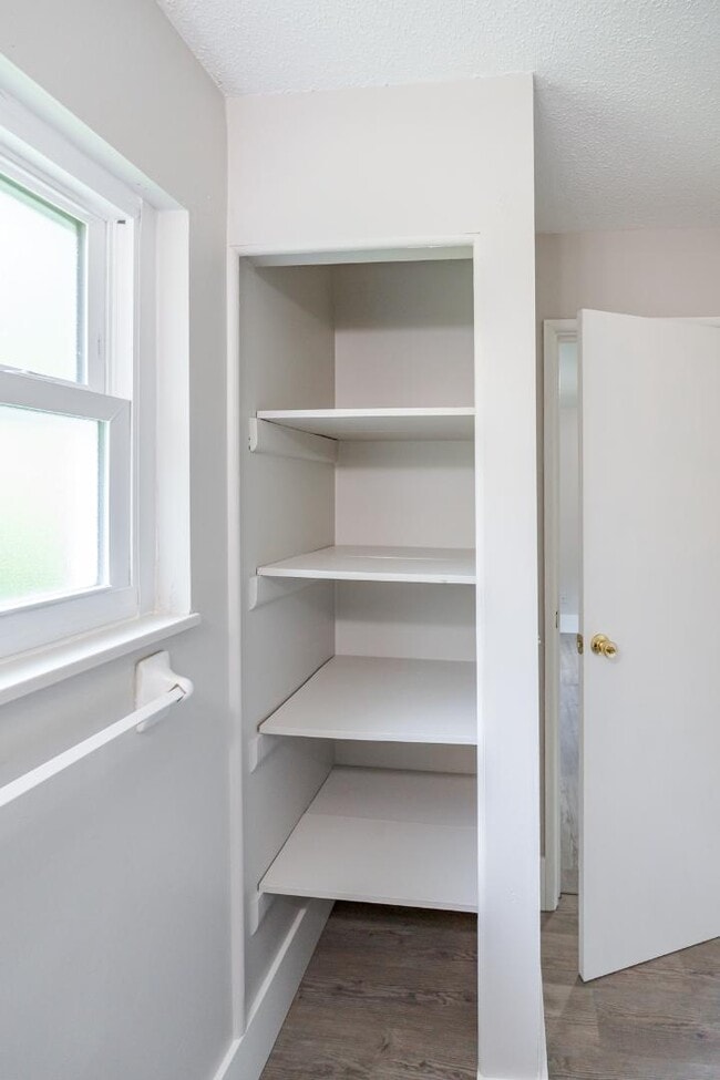 Building Photo - 209 N Woodland Dr
