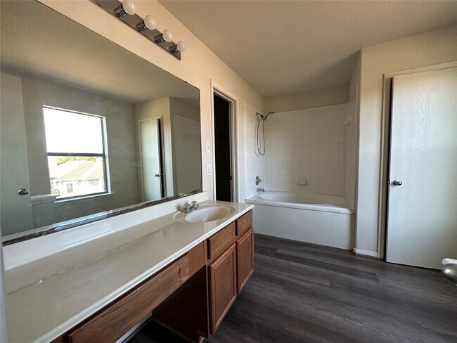 Building Photo - 6602 Providence View Ln