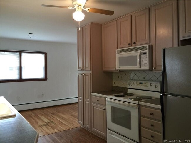 Building Photo - 17 Cherokee Dr