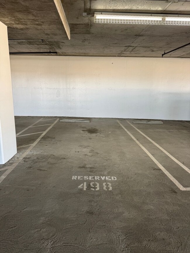 Building Photo - Stunning 1Bd/1Ba Condo in The Heart of Irv...