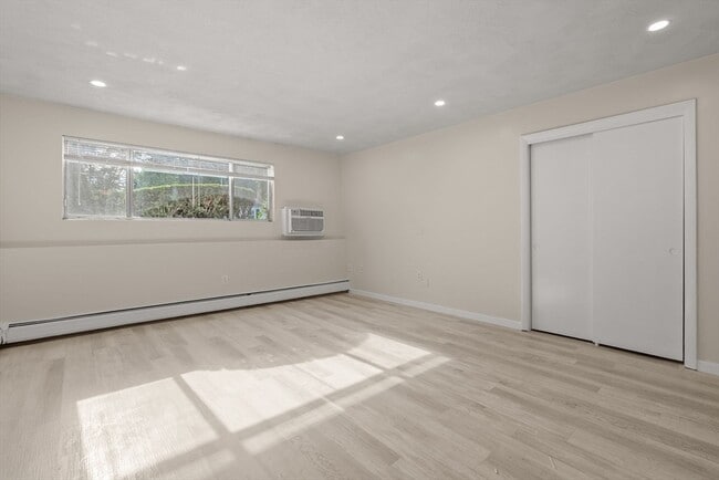 Building Photo - 68 Summer Ave