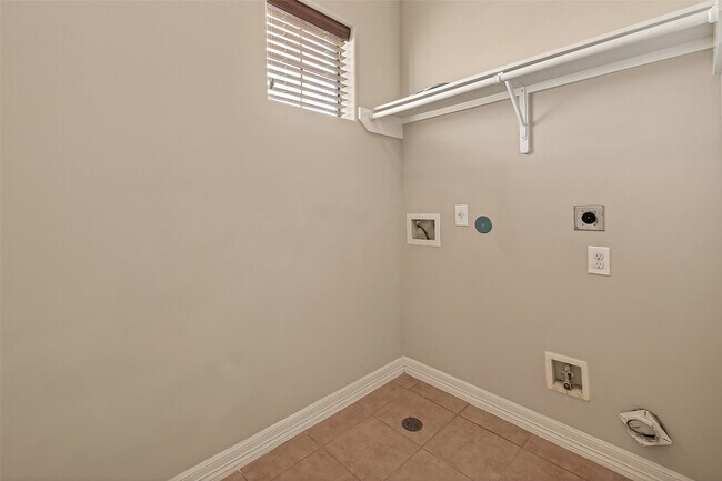 Building Photo - 2063 W 14th 1/2 St