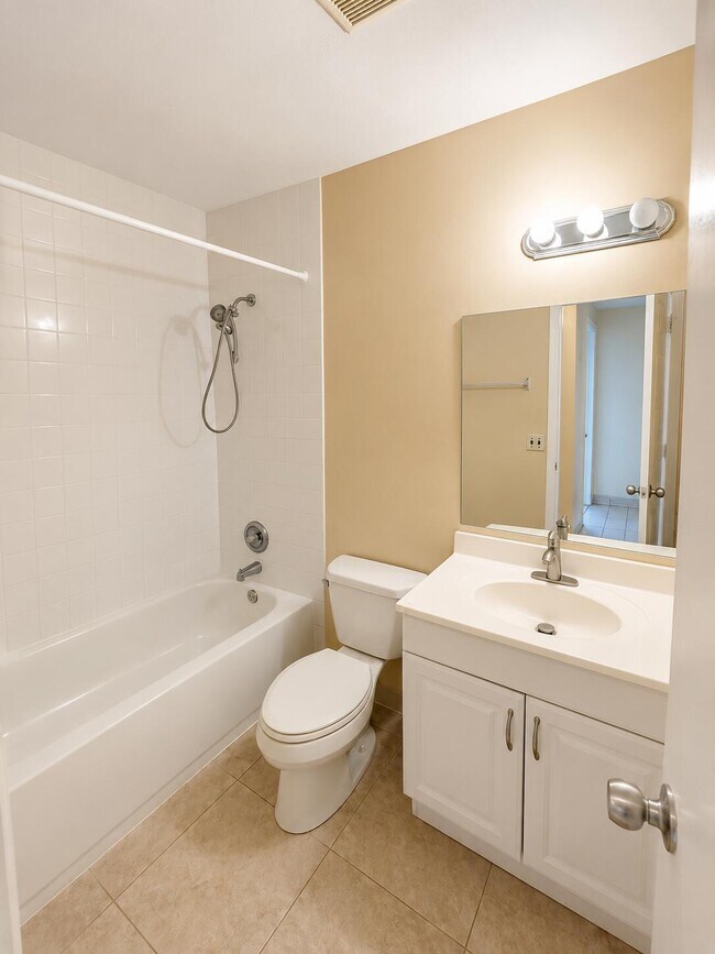 Building Photo - 4125 Woodside Dr