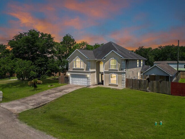 Building Photo - 5715 Ladonia St