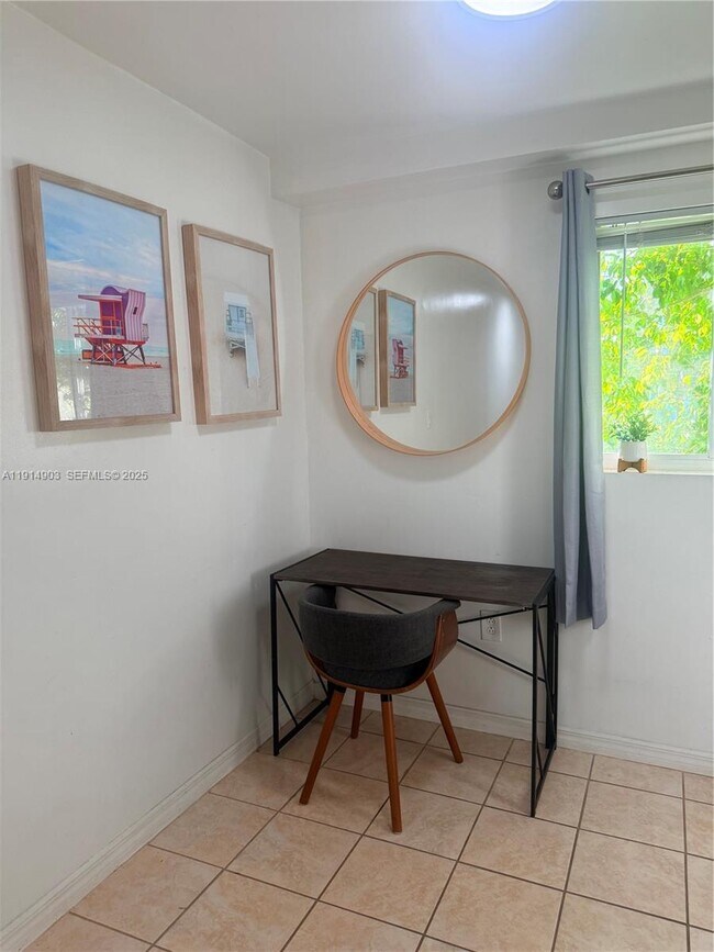 Building Photo - 821 SW 2nd St