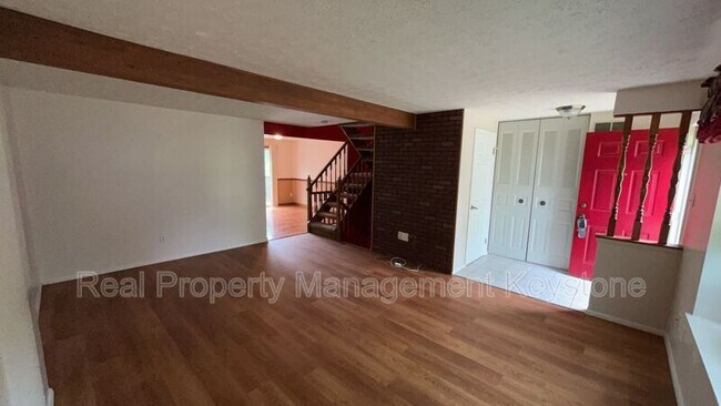 Building Photo - 176 Russets Cir