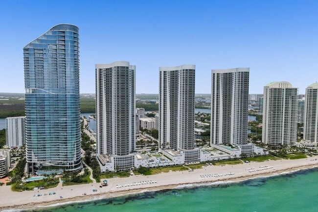 Building Photo - 16001 Collins Ave
