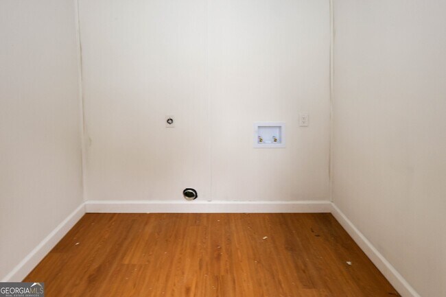 Building Photo - 2218 Dodson Dr