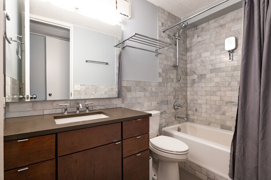 Building Photo - 630 Vernon Ave