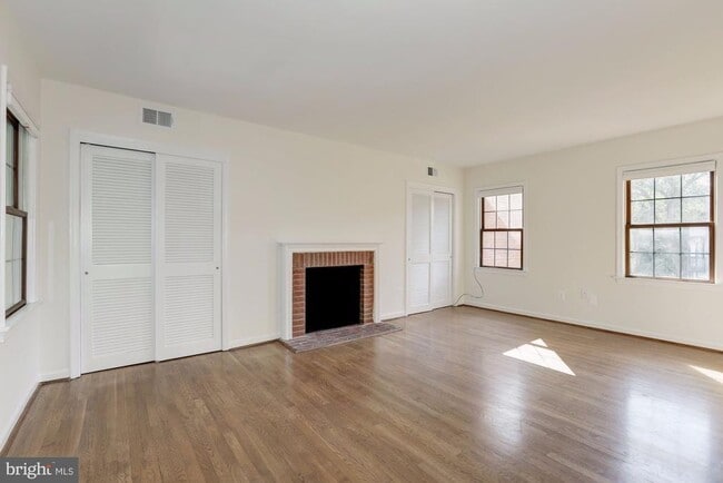 Building Photo - 3921 Watson Pl NW