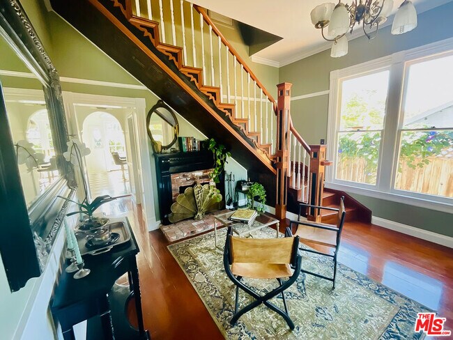 Building Photo - 370 Main St