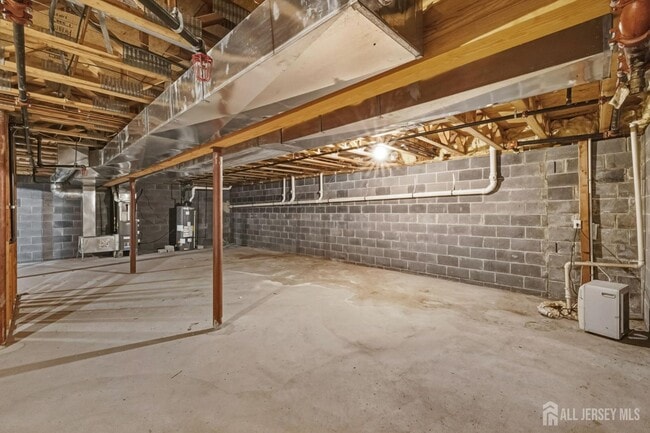 Building Photo - 102 Forest Dr