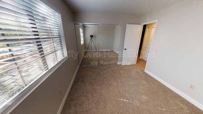 Building Photo - 2876 Englewood Way