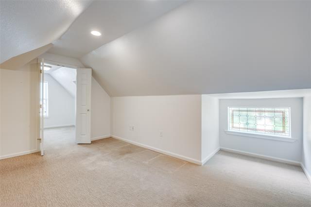 Building Photo - 5542 Ridgedale Ave