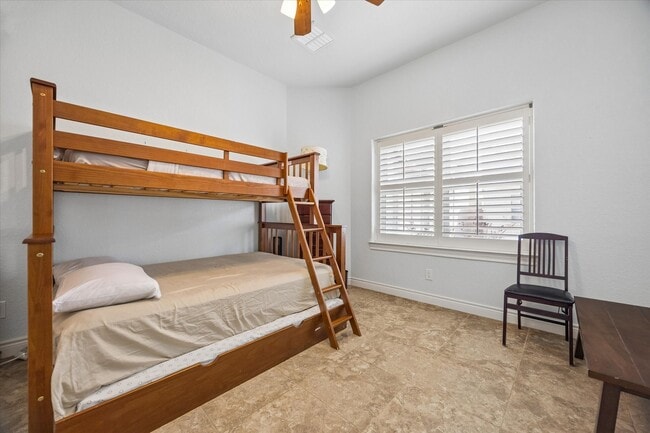 Building Photo - 2128 Harold St