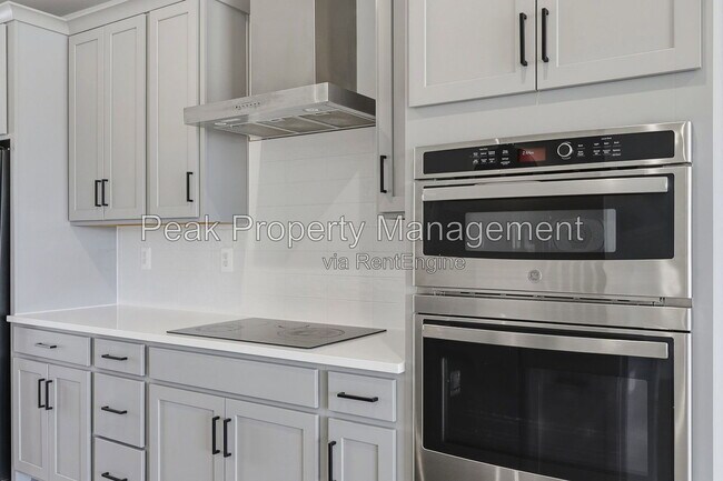 Building Photo - 9256 Magellan Pkwy