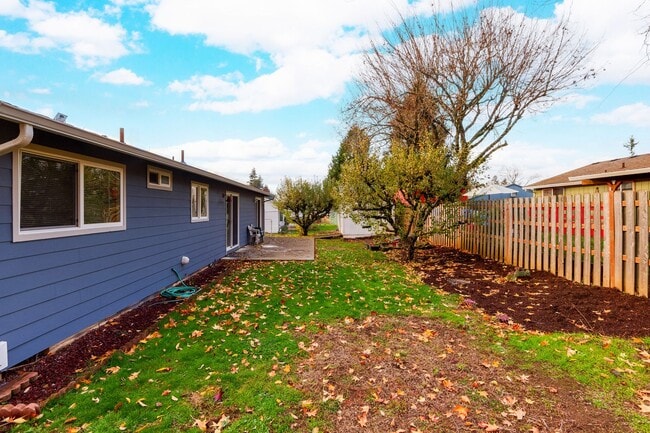 Building Photo - Charming 3 BR/ 1.5 Bath Mt. Pleasant Home.