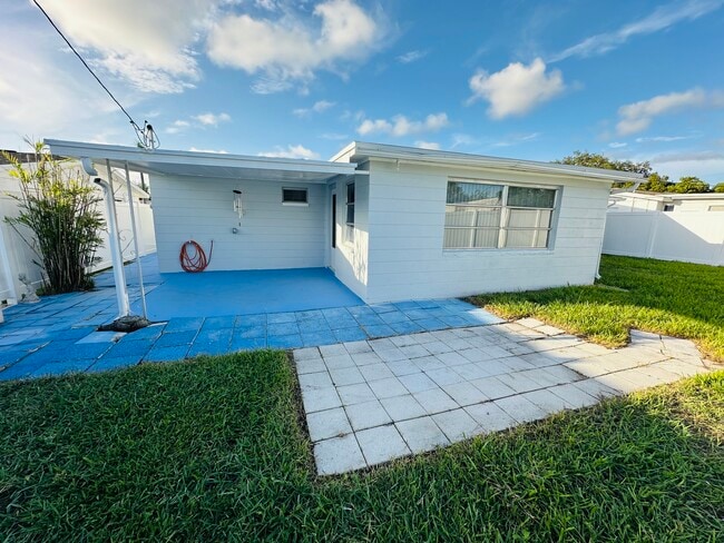 Building Photo - 5202 Overton Dr