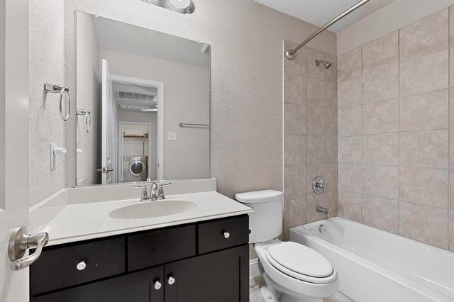 Building Photo - 2584 Jackson Dr