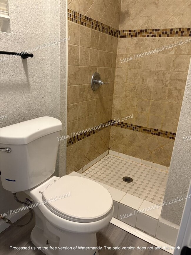 Building Photo - Duplex - Front Nice Home For Rent