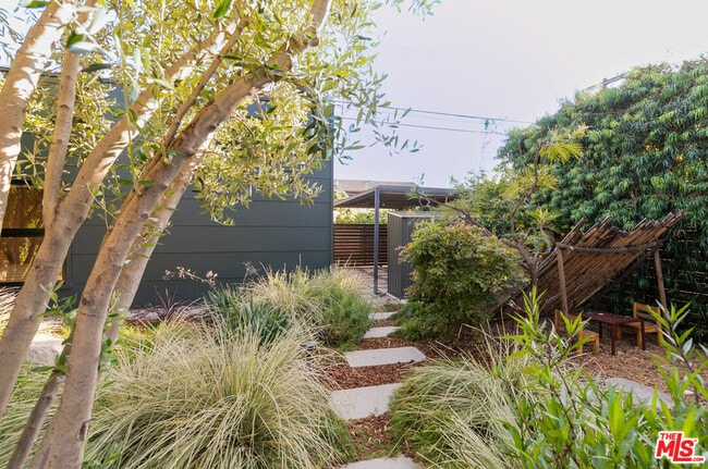 Building Photo - 5676 Hub St