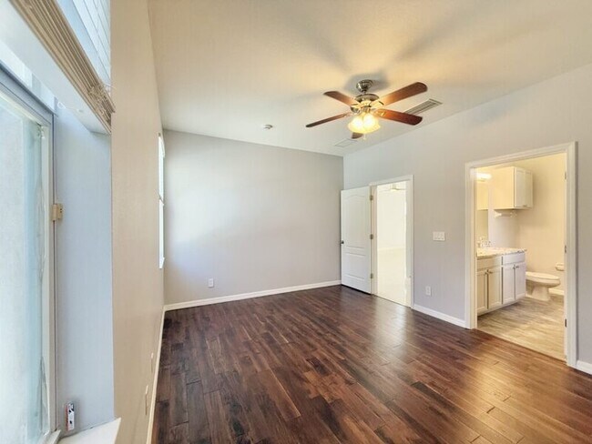Building Photo - 15127 Skip Jack Loop
