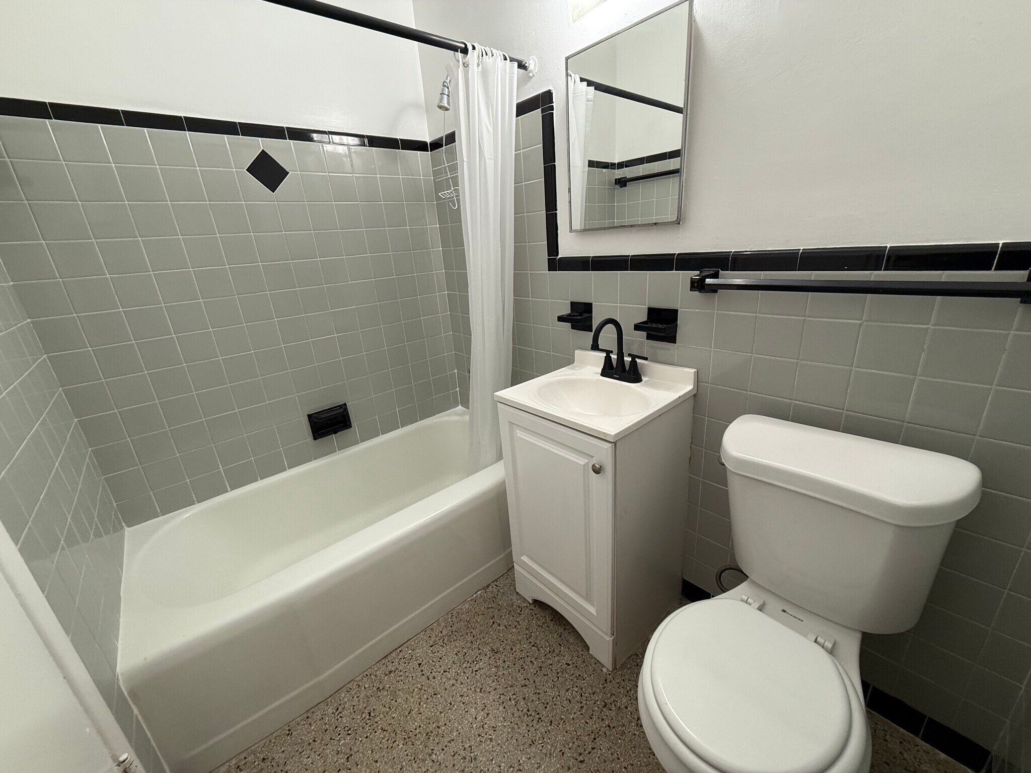 Bathroom - 515 N 24th Ave