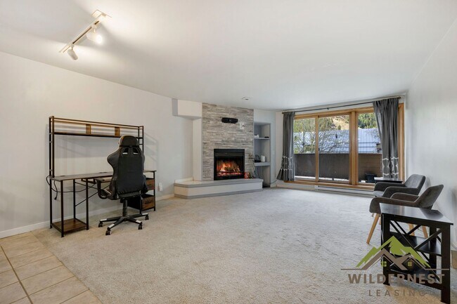 Building Photo - Steps to the Runs, Mountain Views, Spacious Ski Run 1 Bedroom Condo