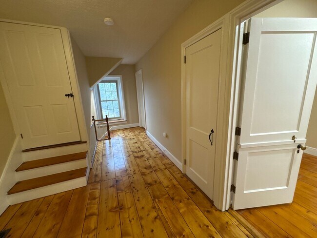 Building Photo - Charming Stacked Stone Farmhouse in Hellertown, PA