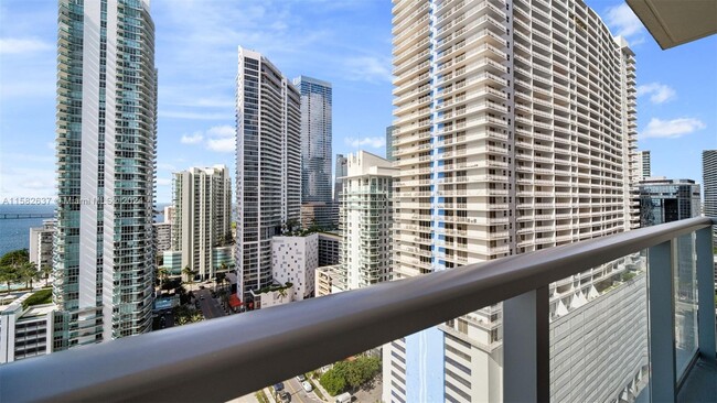 Building Photo - 1155 Brickell Bay Dr