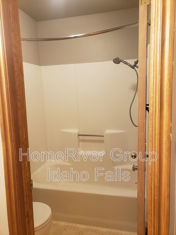 Building Photo - 1545 Bluebird Ln