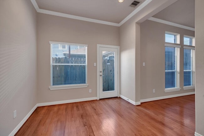 Building Photo - 3414 Home St