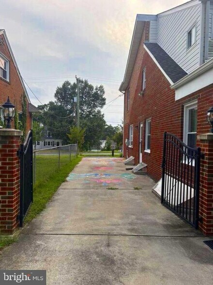 Building Photo - 7213 Adelphi Rd