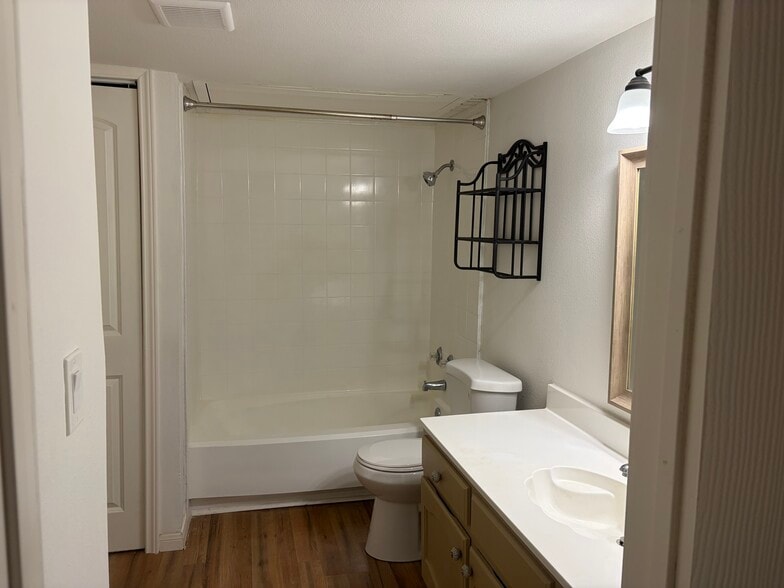 Tub with Shower - 3022 Forest Ln