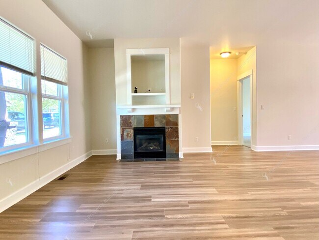 Building Photo - Charming Updated Home in Bend’s Old Farm D...