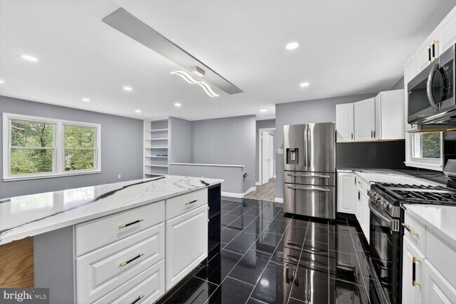 Building Photo - 3604 Halloway N