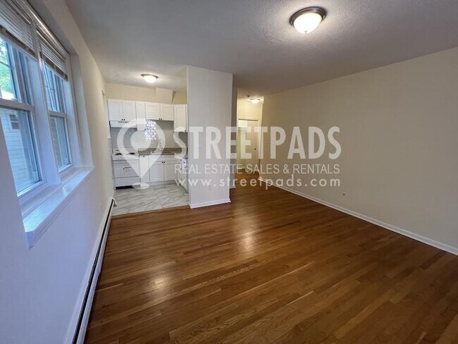Building Photo - bedroom in Boston MA 02135
